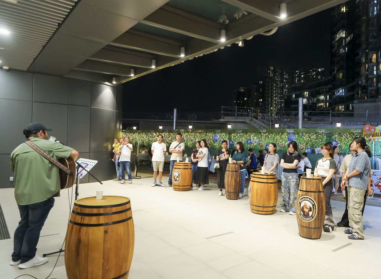 「醉」人音樂祭，每星期更會有不同Busker歌手輪番靚聲獻唱，以音樂打造至Chill氛圍