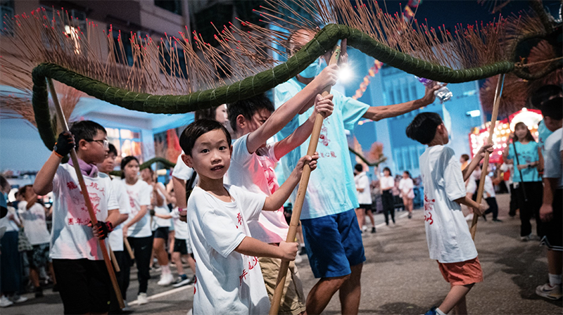 小朋友可以安全地舞火龍（圖片來源：旅發局網頁）