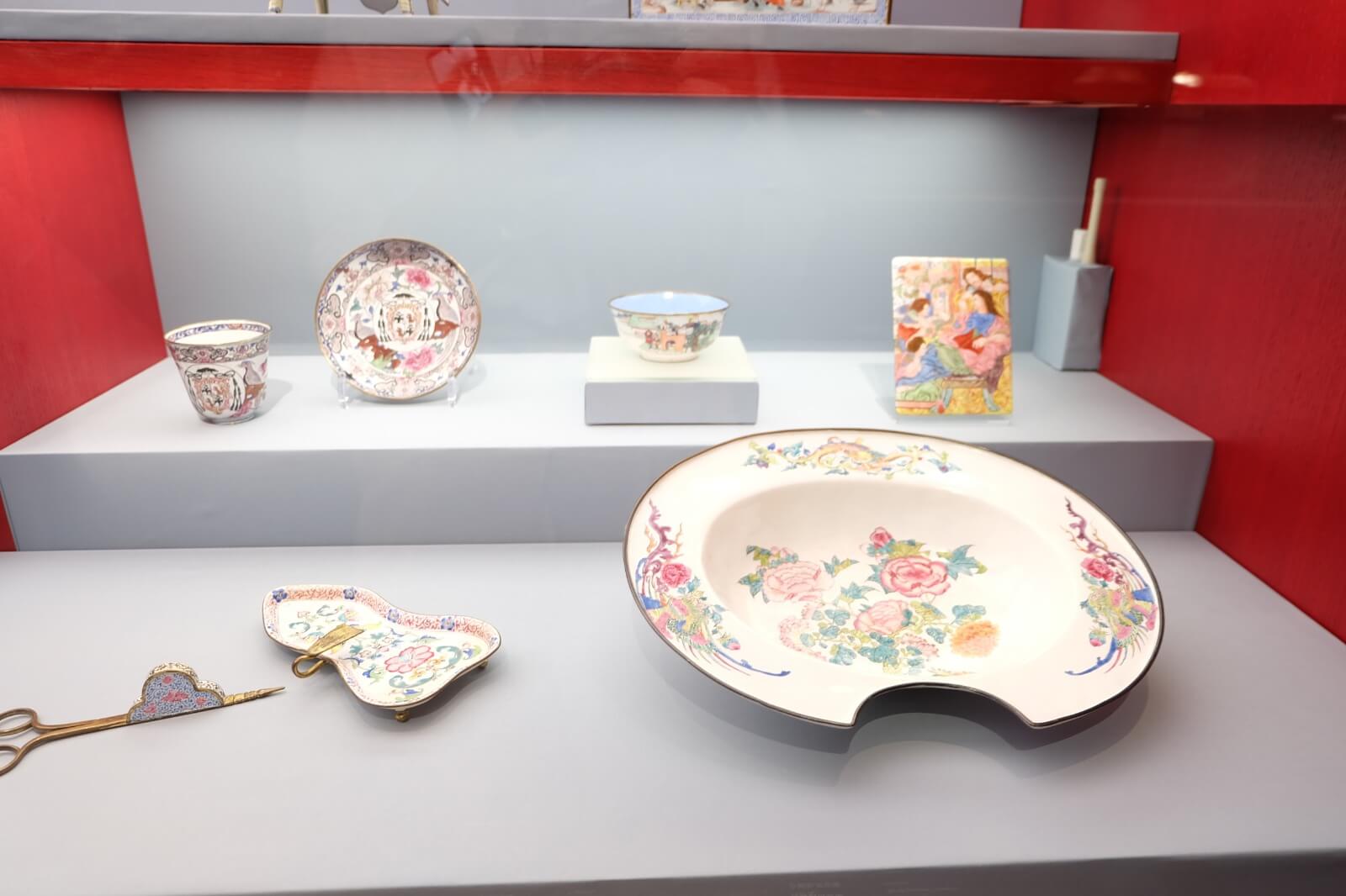 《廣州購物誌──18至19世紀外銷藝術》展示了當年廣州為外國製作的工藝產品