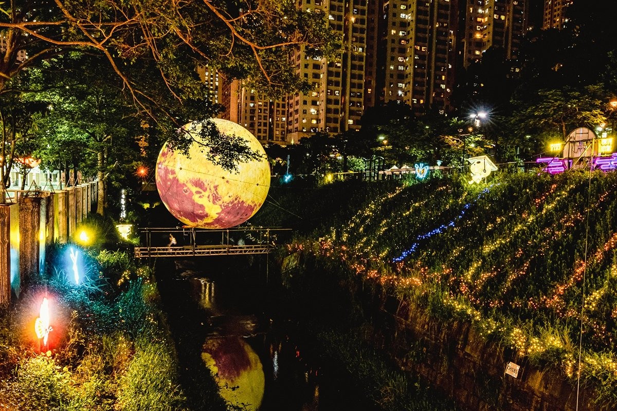 佐敦谷水道的大型月亮燈飾十分漂亮 （圖片來源：政府網頁）