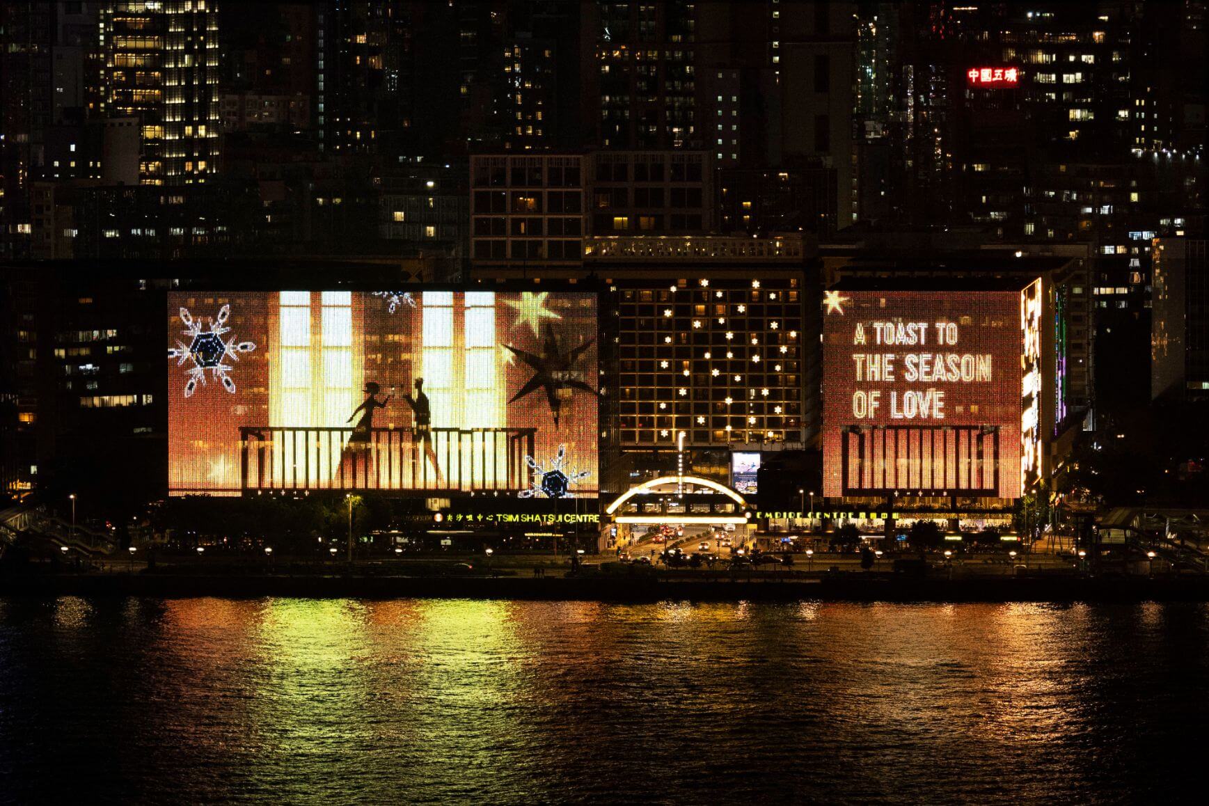 今年特設4,000平方米的巨型LED幕牆，回顧40年經典燈飾